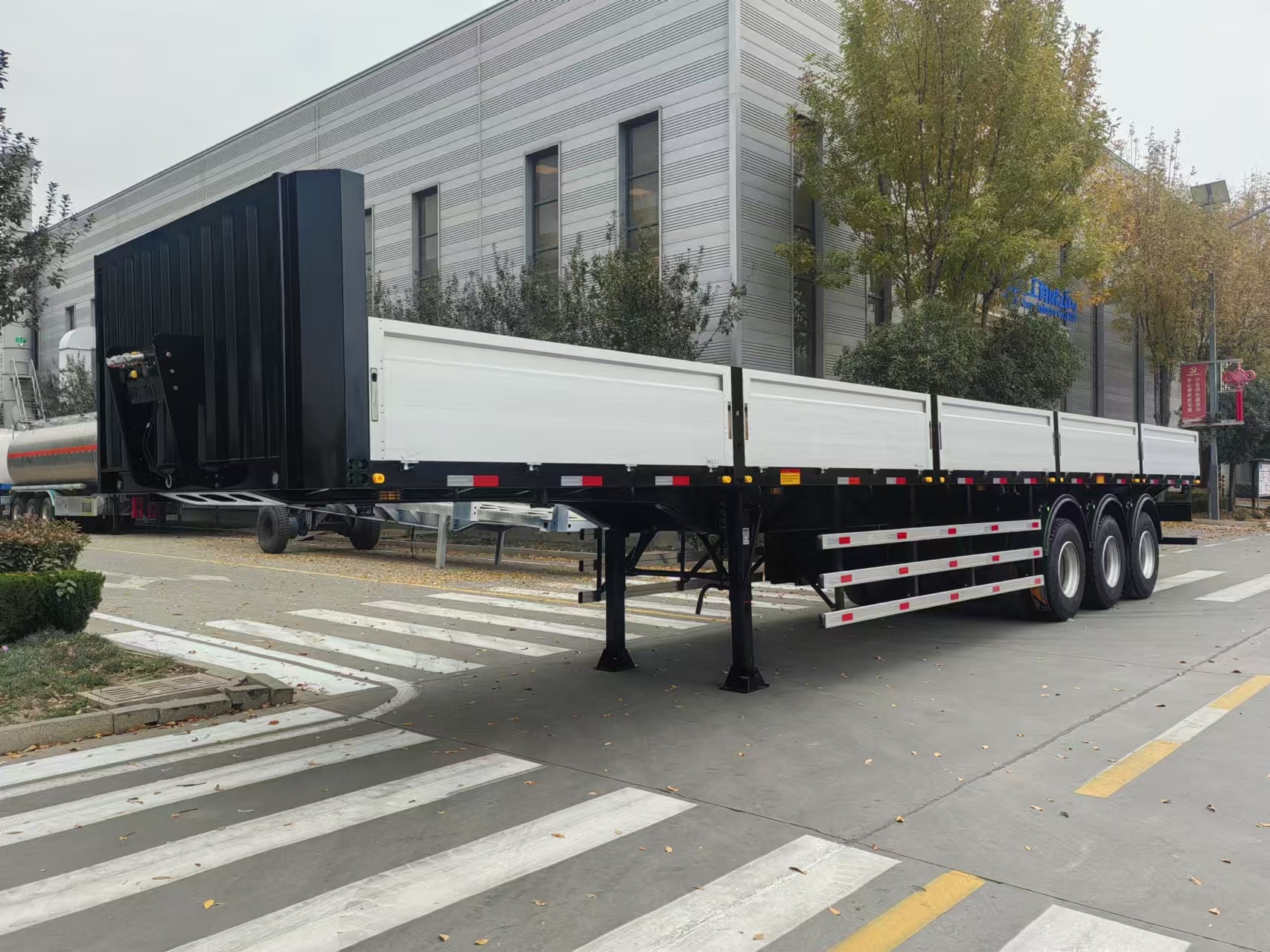 铝合金箱板半挂车